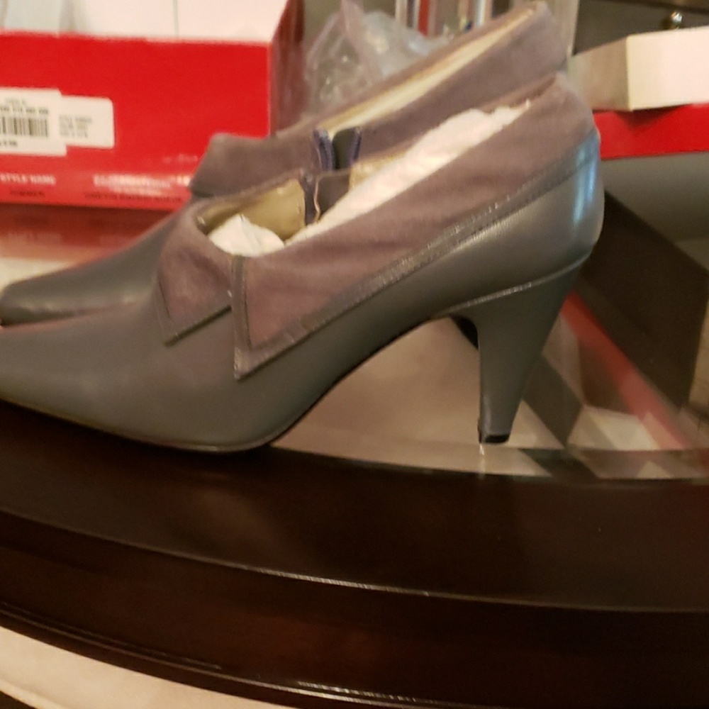 Shoes - Picture 2 of 3